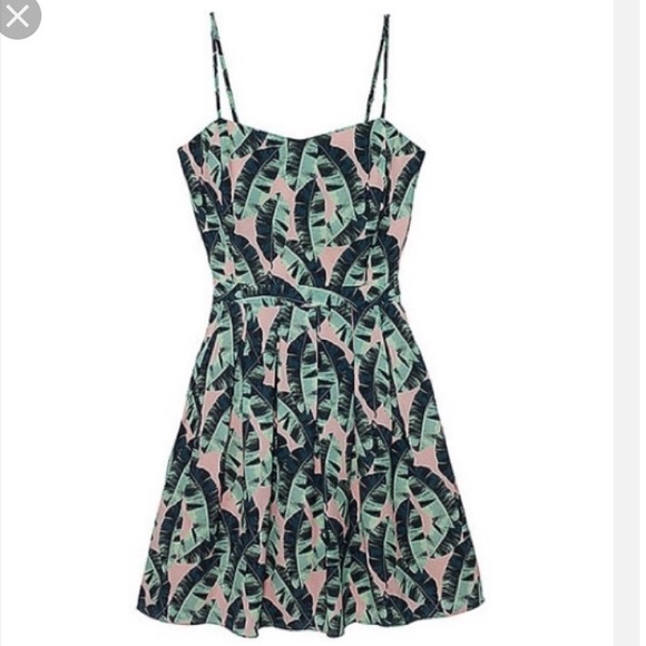 Olive and Oak Tropical Dress - Picture 1 of 4